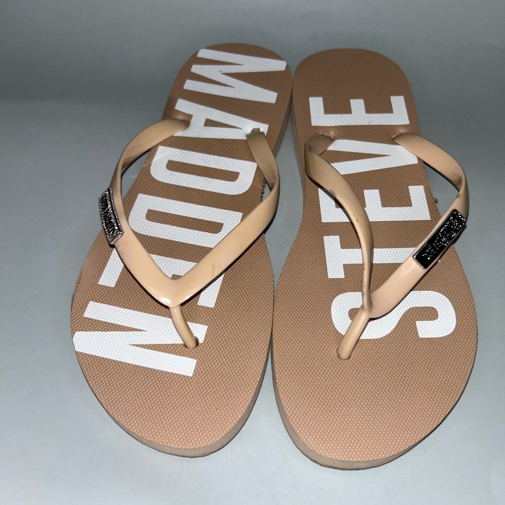 Pre loved Steve Madden flip flops